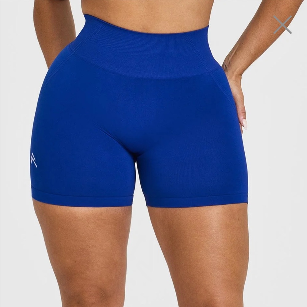 EFFORTLESS SEAMLESS SHORTS WITH WHITE LOGO